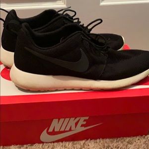 Nike Roshe Run size 12